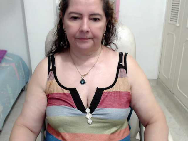 leonela-68 live cam on BongaCams