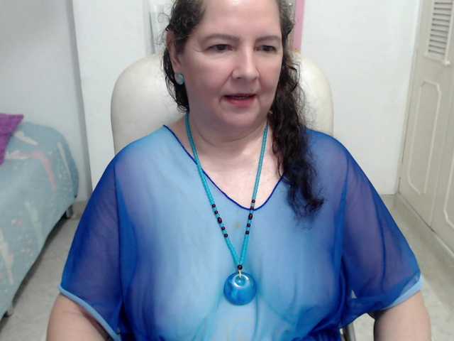 leonela-68 live cam on BongaCams