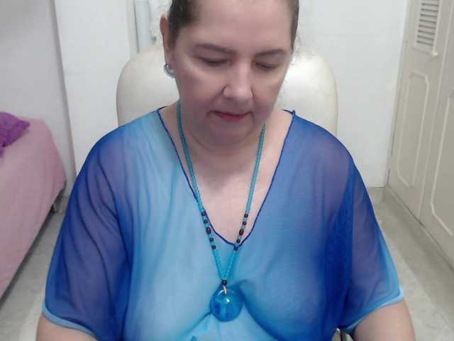 leonela-68 live cam on BongaCams
