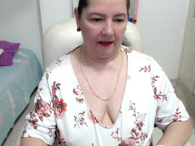 leonela-68 live cam on BongaCams