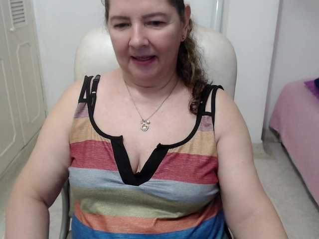 leonela-68 live cam on BongaCams