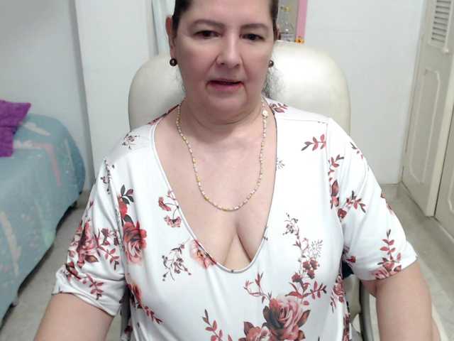 leonela-68 live cam on BongaCams