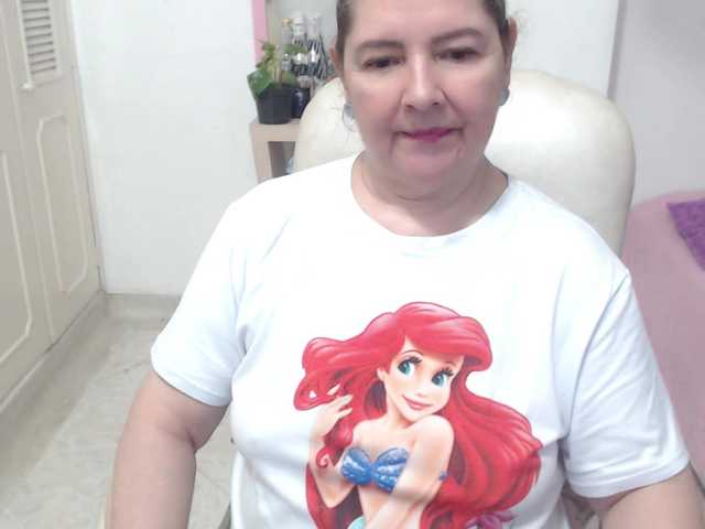 leonela-68 live cam on BongaCams