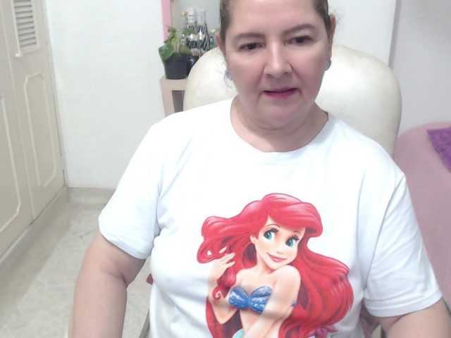 leonela-68 live cam on BongaCams