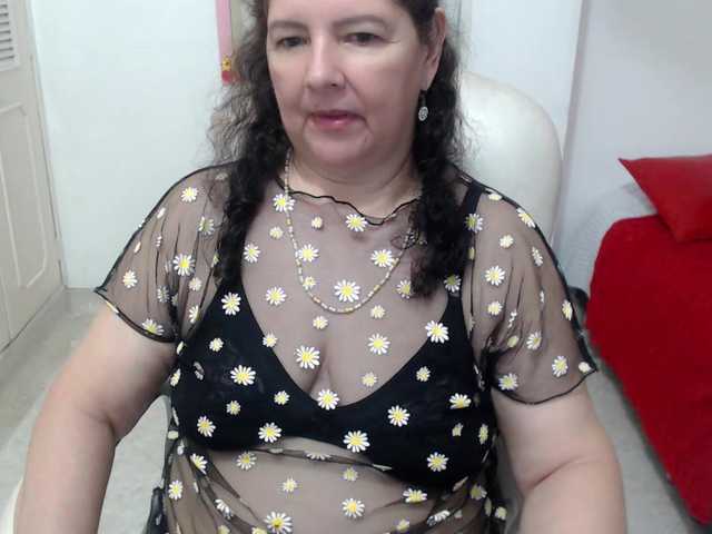 leonela-68 live cam on BongaCams