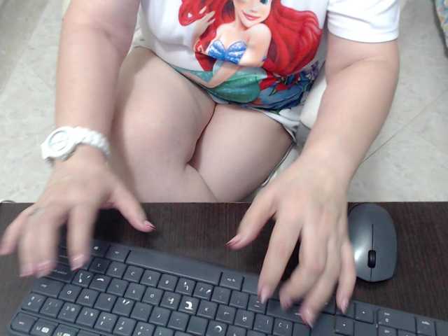 leonela-68 live cam on BongaCams