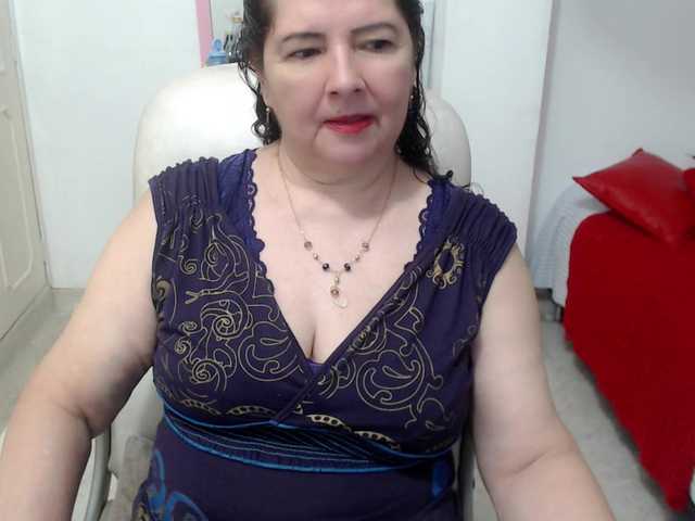 leonela-68 live cam on BongaCams
