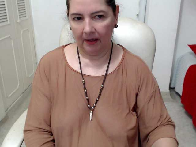 leonela-68 live cam on BongaCams