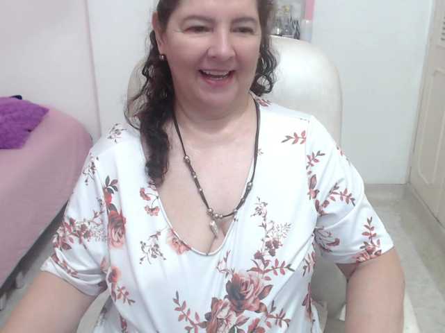 leonela-68 live cam on BongaCams