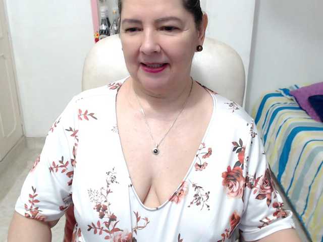 le modèle leonela-68 est en webcam porno dans un show sur le site bongacams, il possède les tags suivants: Latino/Hispanic,Brunette,Hairy