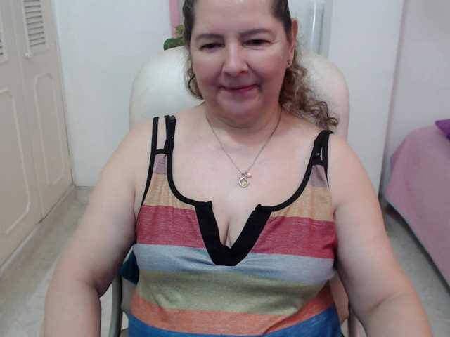 leonela-68 live cam on BongaCams