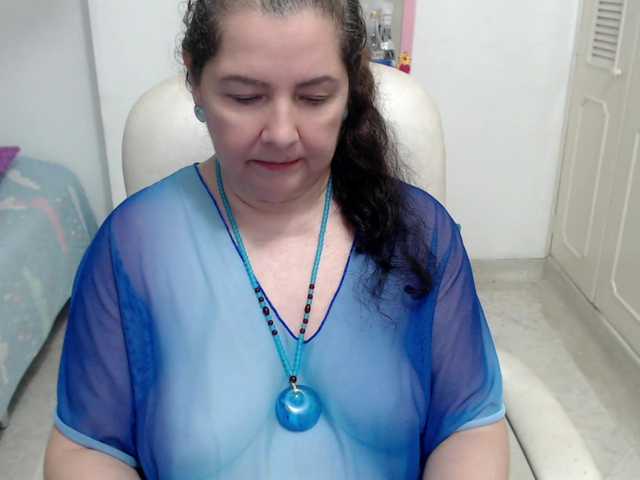 leonela-68 live cam on BongaCams