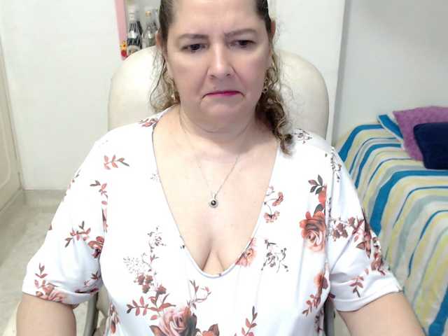 leonela-68 live cam on BongaCams