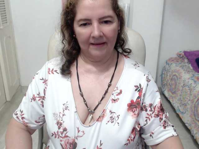 leonela-68 live cam on BongaCams