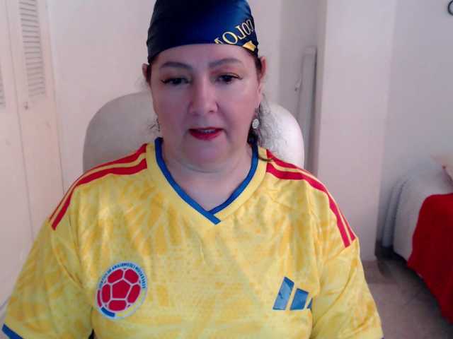 leonela-68 live cam on BongaCams