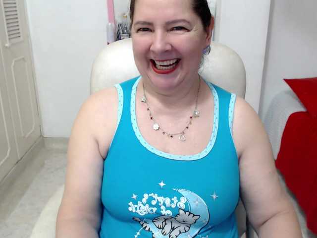 leonela-68 live cam on BongaCams