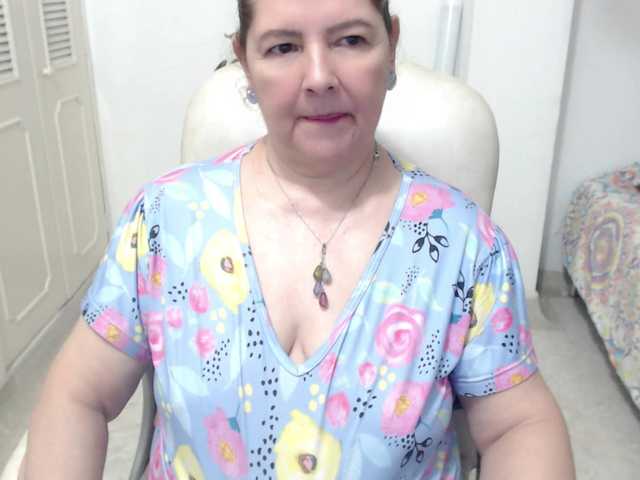 leonela-68 live cam on BongaCams