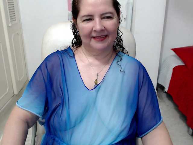 leonela-68 live cam on BongaCams