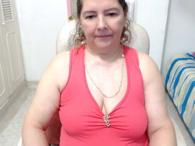leonela-68 live cam on BongaCams