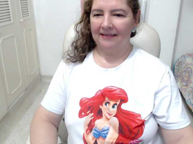 leonela-68 live cam on BongaCams