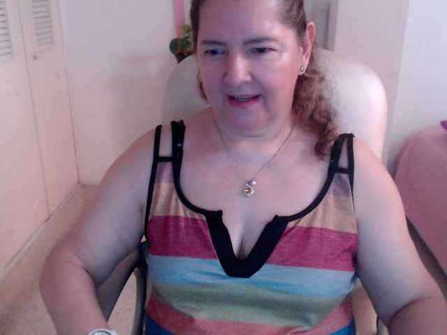 leonela-68 live cam on BongaCams