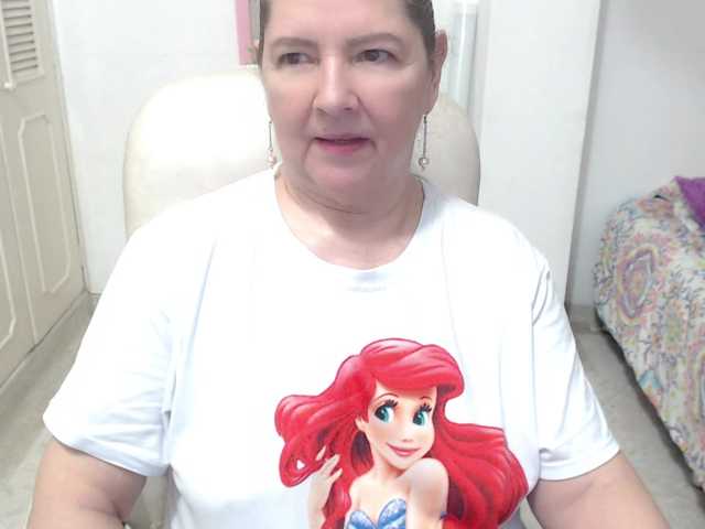 leonela-68 live cam on BongaCams