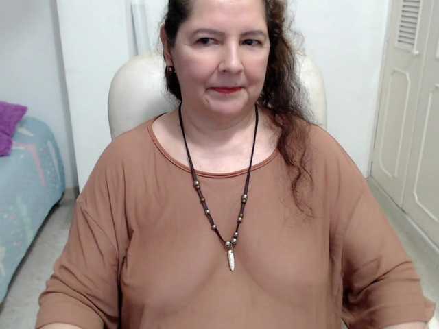leonela-68 live cam on BongaCams