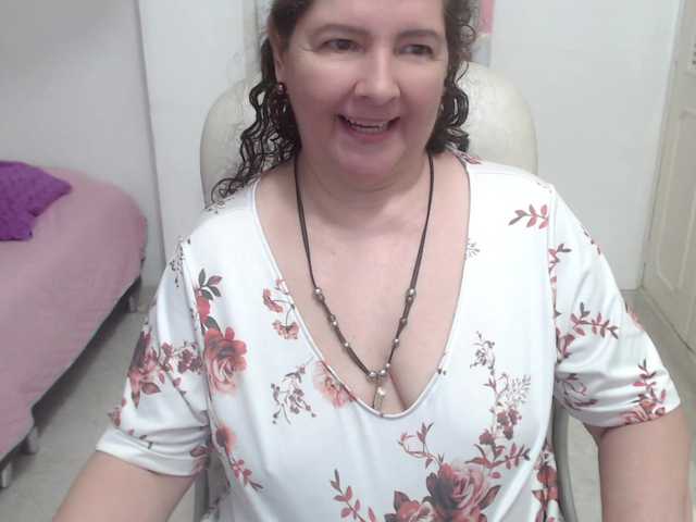 leonela-68 live cam on BongaCams