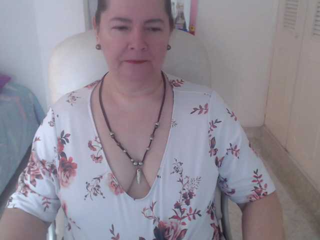 leonela-68 live cam on BongaCams