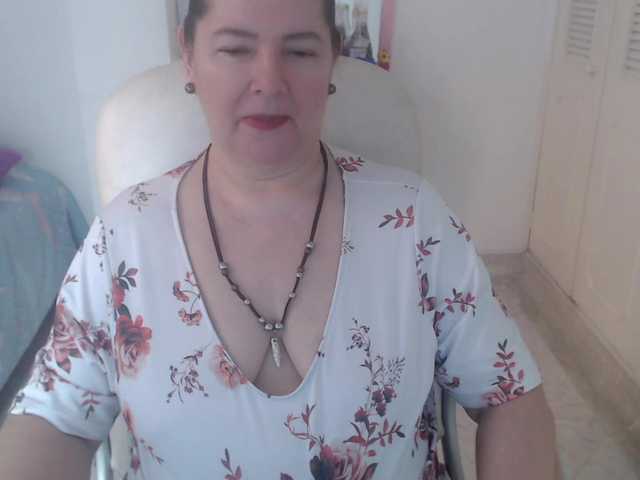 leonela-68 online