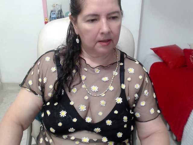leonela-68 live cam on BongaCams