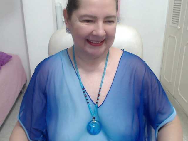leonela-68 live cam on BongaCams
