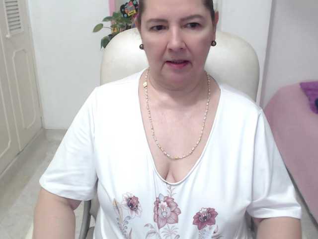 leonela-68 live cam on BongaCams