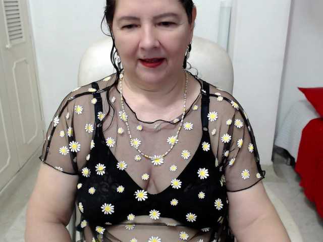 leonela-68 live cam on BongaCams
