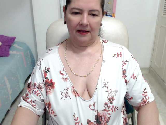 leonela-68 live cam on BongaCams