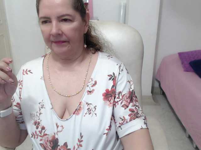 leonela-68 live cam on BongaCams