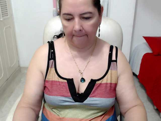 leonela-68 live cam on BongaCams