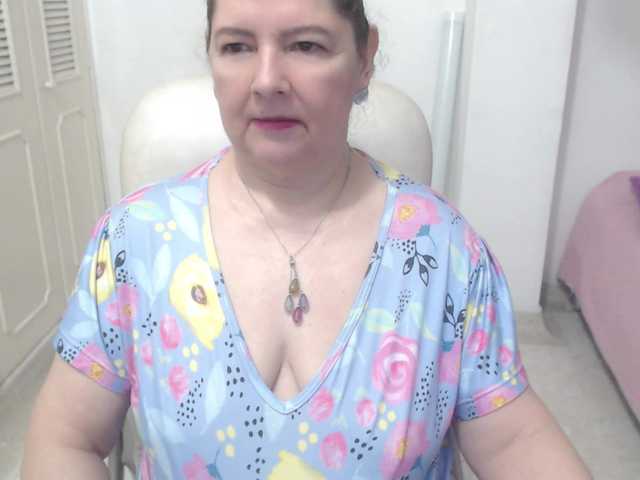 leonela-68 live cam on BongaCams