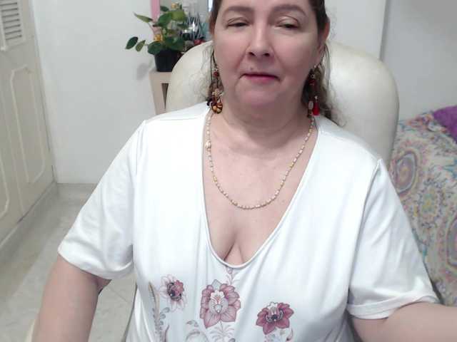 leonela-68 live cam on BongaCams