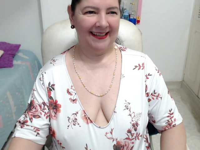 leonela-68 live cam on BongaCams