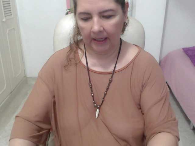 leonela-68 live cam on BongaCams