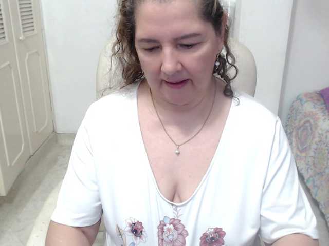 leonela-68 live cam on BongaCams