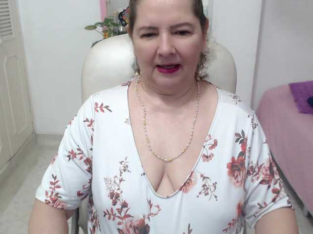 leonela-68 live cam on BongaCams