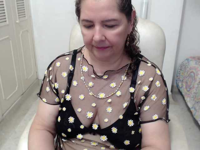 leonela-68 live cam preview