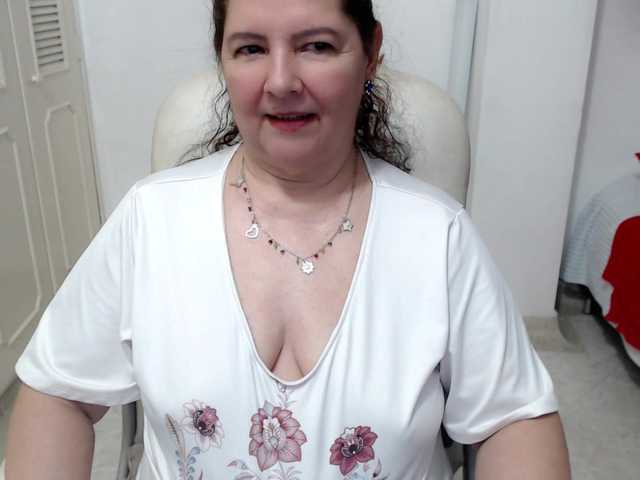 leonela-68 live cam on BongaCams