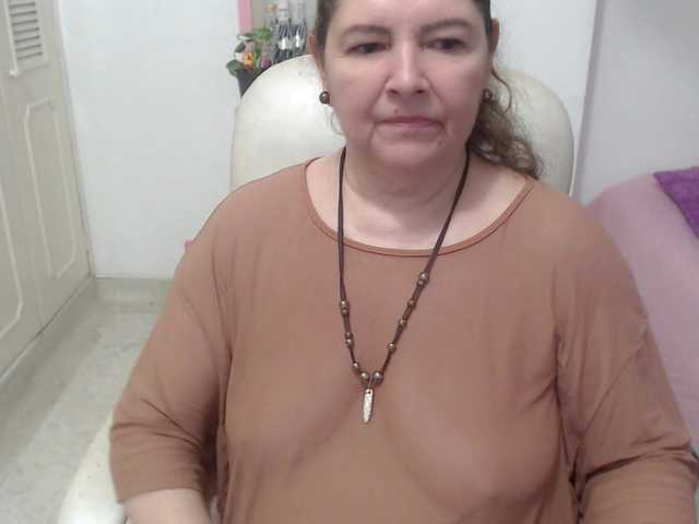 leonela-68 live cam on BongaCams