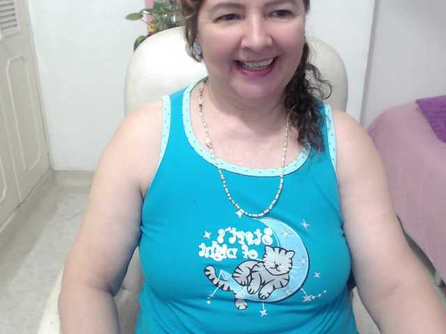 leonela-68 live cam on BongaCams