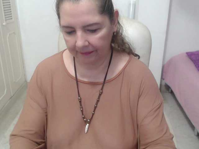 leonela-68 live cam on BongaCams