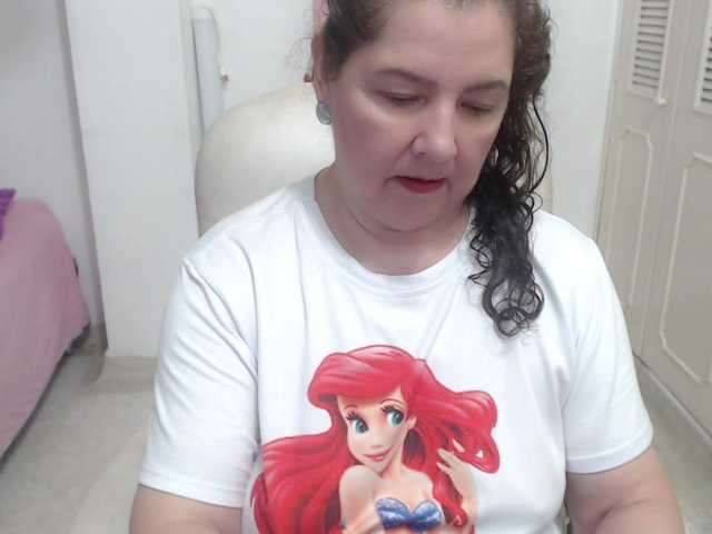 leonela-68 live cam on BongaCams