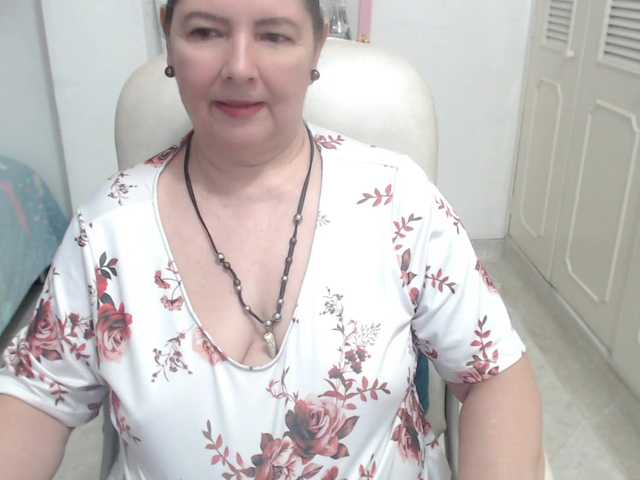 leonela-68 live cam on BongaCams
